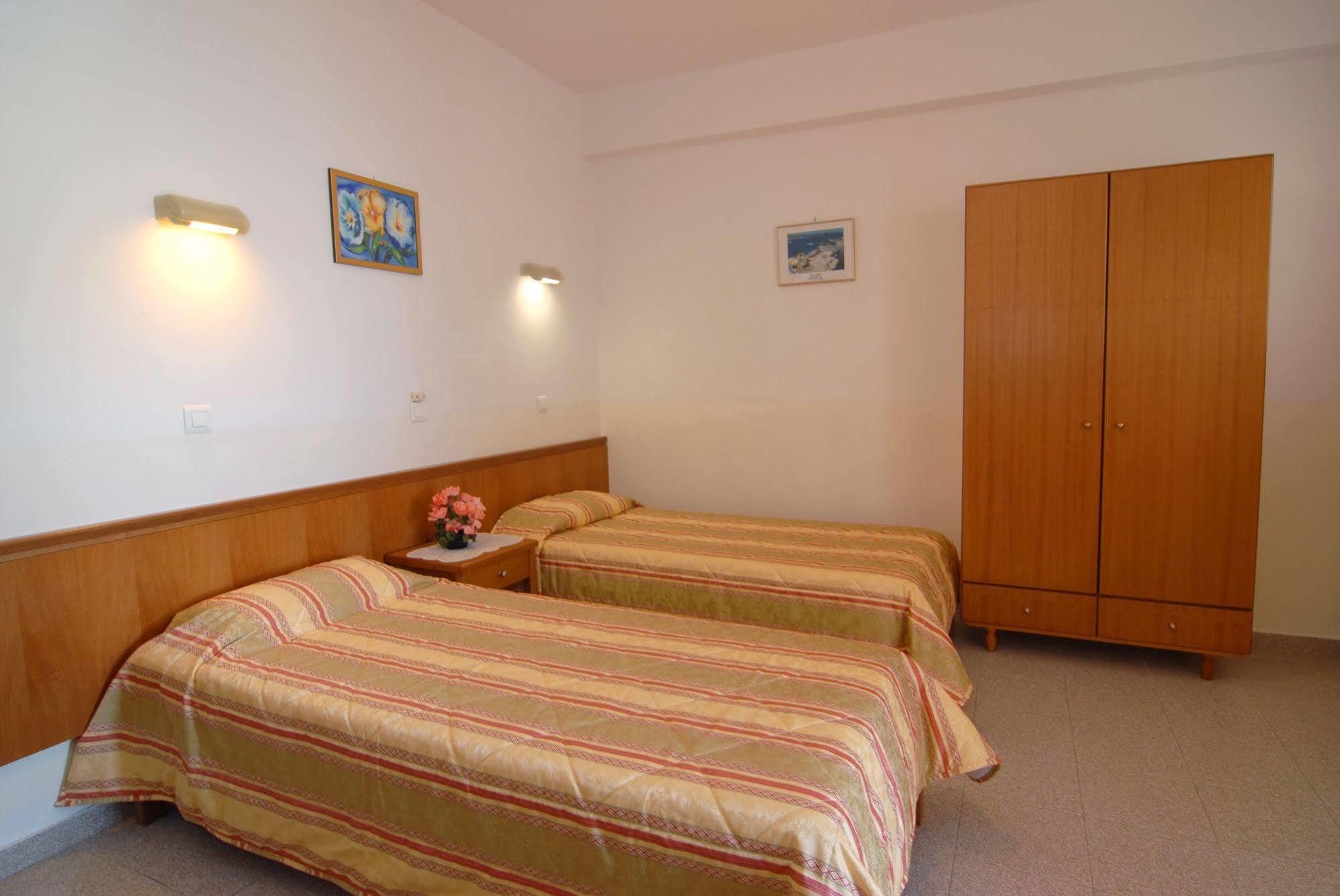 St. Paul'S Bay View Suites 林都斯 外观 照片